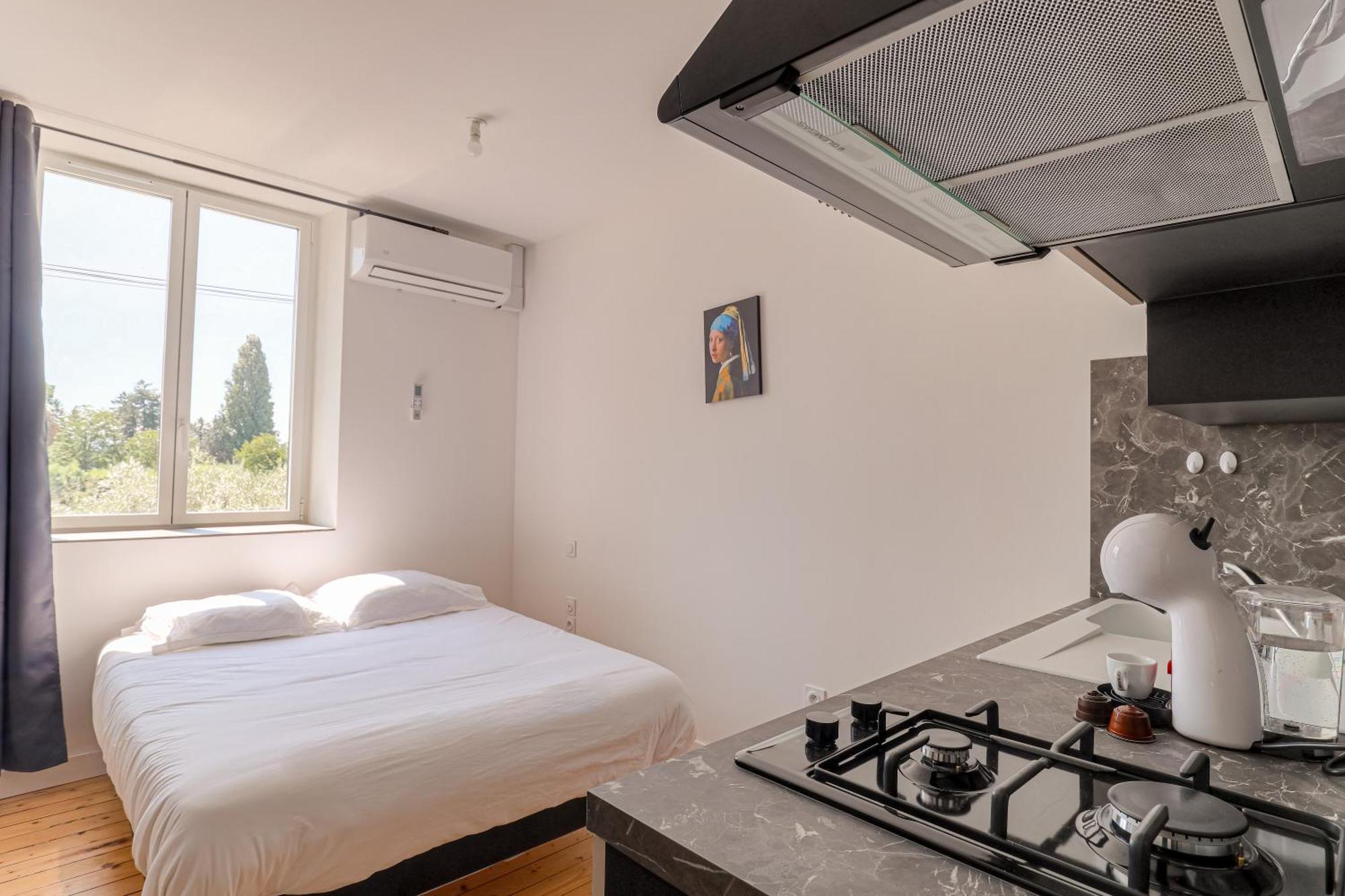 Le Berlin - Les Appartements De L'Olivier Loyettes 外观 照片