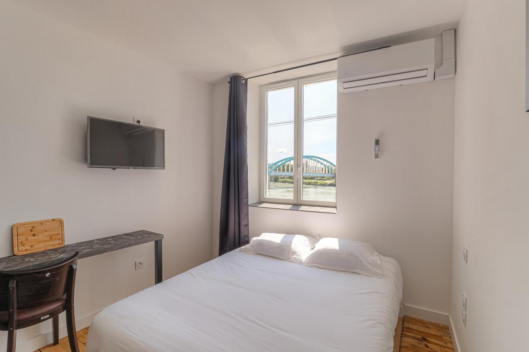Le Berlin - Les Appartements De L'Olivier Loyettes 外观 照片